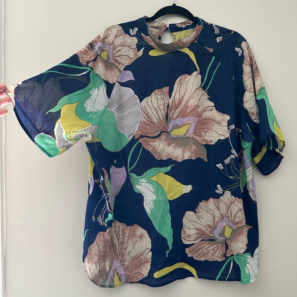 Floral print sheer shortsleeved blouse